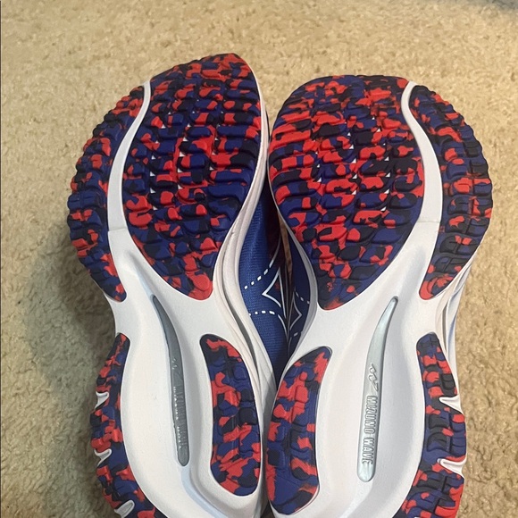 Mizuno Wave Riders - Picture 3 of 4